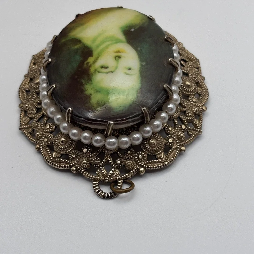 Vintage Painted Filigree Pendant West Germany Gold Tone Beaded 2.25